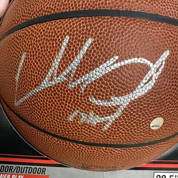 CHARLES OAKLEY Signed NBA Basketball Steiner Hologram versions Verification - Picture 2 of 3